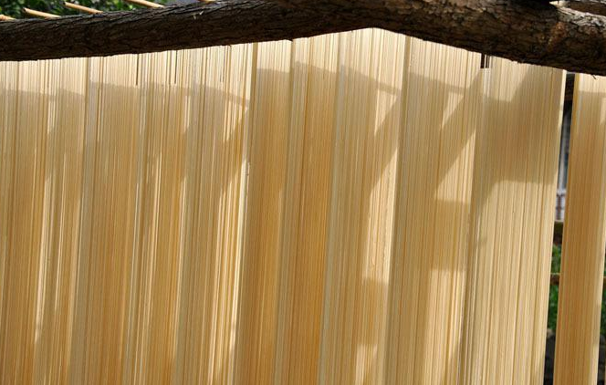 挂面自然晾晒图